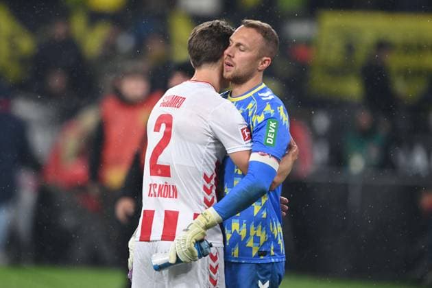 Joel SCHMIED K and goalkeeper Marvin SCHWAEBE, Schwäbe K enttaeuscht, enttäuscht, Enttäuschung, Enttaeuschung Fussball 1 Bundesliga, 8 Spieltag, matchday8, Borussia Dortmund DO 1 FC Koeln K 1 0 am 25 10 2025 in Dortmund Germany UEFA regulations prohibit any use of photographs as image sequences and or quasi video Â