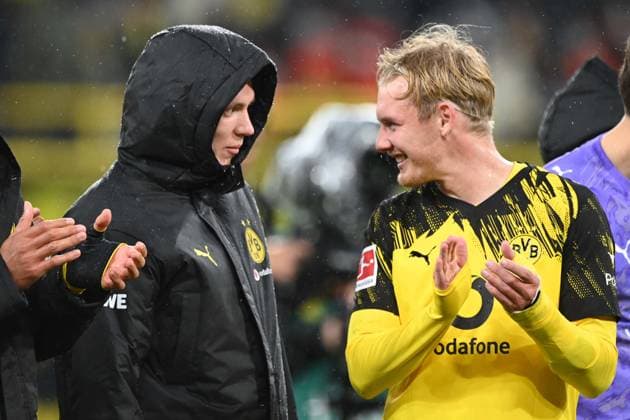 Final cheer, cheers after the end of the match, jubilation, jubeln, joy, cheers, v l Maximilian BEIER DO , Julian BRANDT DO Football 1 Bundesliga, 8 Matchday, matchday8, Borussia Dortmund DO 1 FC Koeln K 1 0 on 25 10 2025 in Dortmund Germany UEFA regulations prohibit any use of photographs as image sequences and or quasi video Â