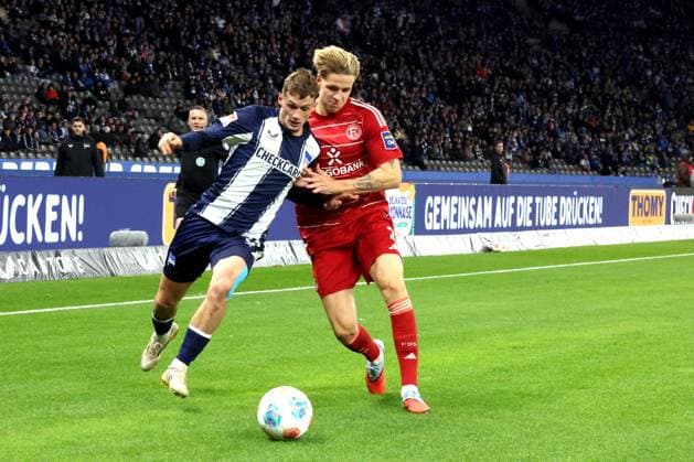 DEU, DFL, 2 FBL, Hertha BSC vs Forrtuna Duesseldorf, 25 10 2025, Berliner Olympiastadion, Berlin, DEU, DFL, 2 FBL, Hertha BSC vs Forrtuna Duesseldorf, im Bild Michael Cuisance Hertha BSC Berlin 10 , JESPER DALAND Fortuna Duesseldorf 2 DFL regulations prohibit any use of Photographs as image sequences and or quasi video nordphotoxGmbHx xEngler nph00076