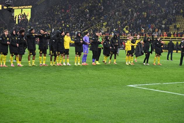 Final cheer, cheers after the end of the match, jubilation, jubeln, joy, cheers, Borussia Dortmund Football 1 Bundesliga, 8 Matchday, matchday8, Borussia Dortmund DO 1 FC Koeln K 1 0 am 25 10 2025 in Dortmund Germany UEFA regulations prohibit any use of photographs as image sequences and or quasi video Â