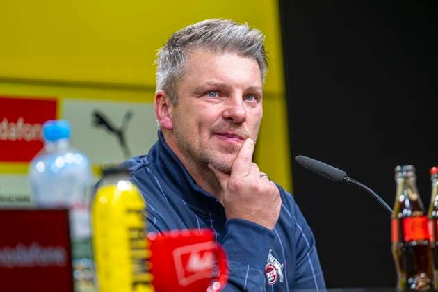 25 10 2025 Football Borussia Dortmund 1 FC Köln, Matchday 8 at Signal Iduna Park Coach Lukasz Kwasniok 1 FC Köln speaks during the press conference IMPORTANT NOTE In accordance with the regulations of the DFL and the DFB, it is prohibited to exploit or have exploited photographs taken in the stadium and or of the match in the form of sequential images and or video-like photo series Copyright: xDavidxInderliedx