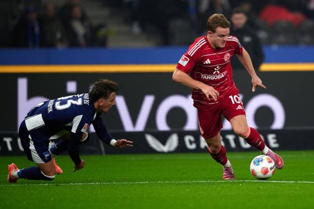 Michal Karbownik Hertha BSC, 33 , Christian Rasmussen Fortuna Duesseldorf, 10 , GER, Hertha BSC vs ,Fortuna Duesseldorf, 2 Bundesliga, Season 2025 2026, 10 Matchday, 25 010 2025 DFL REGULATIONS PROHIBIT ANY USE OF PHOTOGRAPHS AS IMAGE SEQUENCES AND OR QUASI VIDEO GER, Hertha BSC vs ,Fortuna Duesseldorf, 2 Bundesliga, Season 2025 2026, 10 Matchday, 25 010 2025 Berlin Copyright: xClaudiusxRauch,xEibner-Pressefotox xClaudiusxRauchx EP_CRH