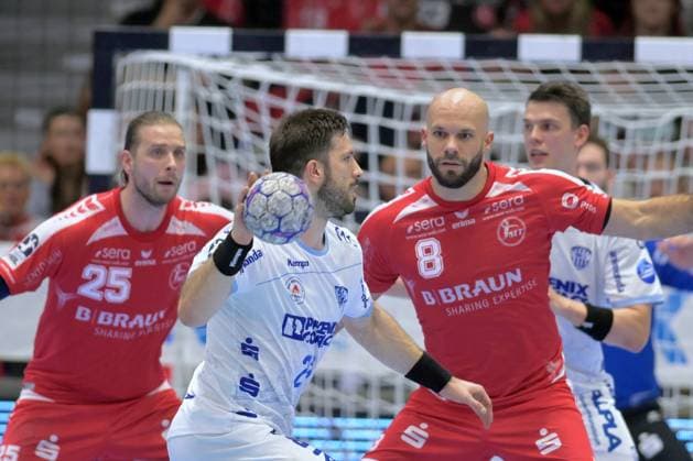 Tim Suton TBV Lemgo Lippe 23 on the ball , Olle Forsell Schefvert MT Melsungen 25 L , Adrian Sipos MT Melsungen 8 , GER, MT Melsungen TBV Lemgo Lippe, Handball, 1 Bundesliga, 10 Matchday, Season 2025 2026, 25 10 2025, GER, MT Melsungen TBV Lemgo Lippe, Handball, 1 Bundesliga, 10 Matchday, Season 2025 2026, 25 10 2025 Kassel Copyright: xEibner-Pressefotox xRolandxSippelx EP_RSL