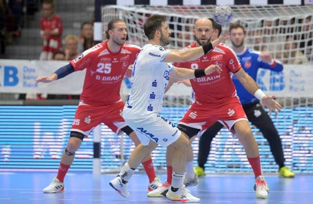 Tim Suton TBV Lemgo Lippe 23 on the ball , Olle Forsell Schefvert MT Melsungen 25 L , Adrian Sipos MT Melsungen 8 , GER, MT Melsungen TBV Lemgo Lippe, Handball, 1 Bundesliga, 10 Matchday, Season 2025 2026, 25 10 2025, GER, MT Melsungen TBV Lemgo Lippe, Handball, 1 Bundesliga, 10 Matchday, Season 2025 2026, 25 10 2025 Kassel Copyright: xEibner-Pressefotox xRolandxSippelx EP_RSL