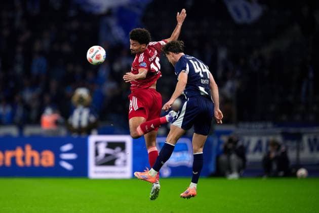 Emmanuel Iyoha Fortuna Duesseldorf, 19 , Linus Gechter Hertha BSC, 44 , Header, GER, Hertha BSC vs ,Fortuna Duesseldorf, 2 Bundesliga, Season 2025 2026, Matchday 10, 25 010 2025 DFL REGULATIONS PROHIBIT ANY USE OF PHOTOGRAPHS AS IMAGE SEQUENCES AND OR QUASI VIDEO GER, Hertha BSC vs ,Fortuna Duesseldorf, 2 Bundesliga, Season 2025 2026, 10 Matchday, 25 010 2025 Berlin Copyright: xClaudiusxRauch,xEibner-Pressefotox xClaudiusxRauchx EP_CRH