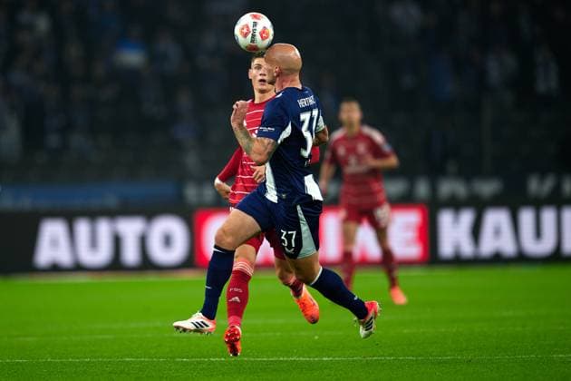 Toni Leistner Hertha BSC, 37 , Header, GER, Hertha BSC vs ,Fortuna Duesseldorf, 2 Bundesliga, Season 2025 2026, 10 Matchday, 25 010 2025 DFL REGULATIONS PROHIBIT ANY USE OF PHOTOGRAPHS AS IMAGE SEQUENCES AND OR QUASI VIDEO GER, Hertha BSC vs ,Fortuna Duesseldorf, 2 Bundesliga, Season 2025 2026, 10 Matchday, 25 010 2025 Berlin Copyright: xClaudiusxRauch,xEibner-Pressefotox xClaudiusxRauchx EP_CRH