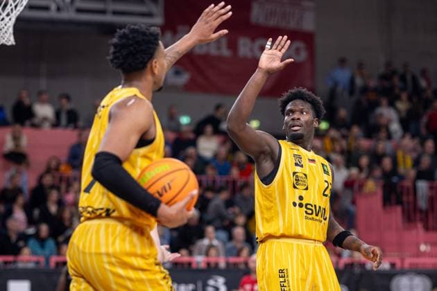 Tigers Tuebingen SBB Baskets Wolmirstedt, Men, 2 Bundesliga, Barmer 2 Basketball Bundesliga, pro A, 5 Matchday, Season 2025 2026, 25 10 2025 Melkisedek Moreaux Tigers Tuebingen, 23 slaps Bernard Pelote Tigers Tuebingen, 01 off