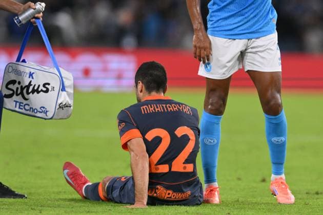 Henrikh Mkhitaryan of FC Inter injured during the match of 8th day of the Serie A Championship between S.S.C. Napoli and FC Inter at the Maradona Stadium on Oct 25, 2025 in Naples, Italy. during SSC Napoli vs Inter - FC Internazionale, Italian soccer Serie A match in Naples, Italy, October 25 2025  Copyright: xRobertoxRamaccia IPAxSportx xipa-agency.netx xx IPA_67072197 IPA_Agency_IPA67072197