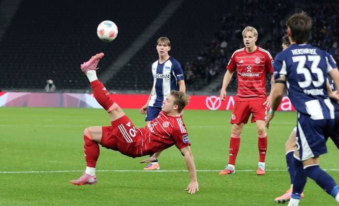 Christian Rasmussen on the ball Single image Crop action Sport Soccer Football DFL 2 Bundesliga Men 10 Matchday Season 2025 2026 25 10 2025 Hertha BSC Berlin vs Fortuna Düsseldorf DFL regulations prohibit any use of photographs as image sequences and or quasi video