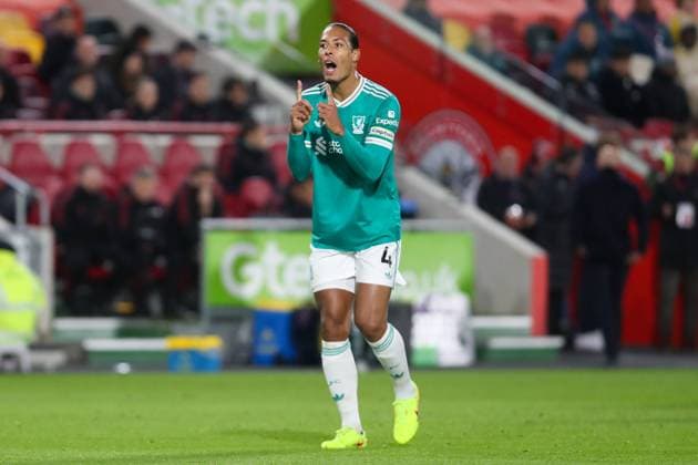 Virgil van Dijk of Liverpool reacts, whilst communicating to he is teammates Brentford v Liverpool, Football, Premier League, The Gtech Community Stadium, London, UK, 25 10 25 EDITORIAL USE ONLY No use with unauthorised audio, video, data, fixture lists (outside the EU), club league logos or live services. Online in-match use limited to 45 images (+15 in extra time). No use to emulate moving images. No use in betting, games or Copyright: xAnthonyxHanc Shutterstockx 15608390f