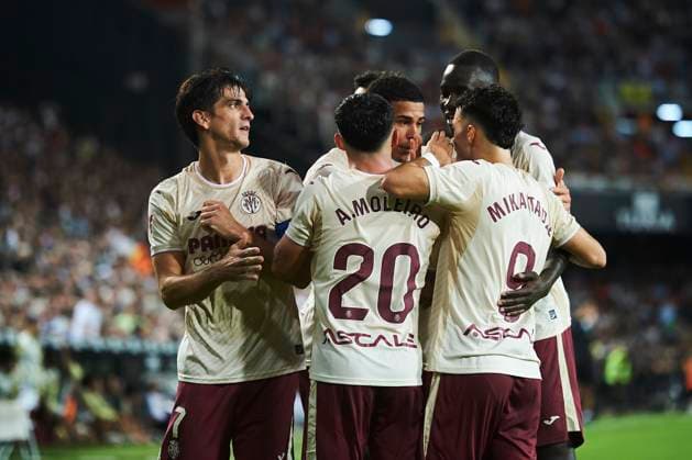 Villarreal players celebrates the goal of Gerard Moreno (Villarreal CF) during the LaLiga EA Sports match between Valencia CF and Villarreal CF at Estadio de Mestalla on October 25, 2025 in Valencia, Spain. (Photo by Maria Jose Segovia DeFodi Images) Villarreal players celebrates the goal of Gerard Moreno Villarreal CF during the LaLiga EA Sports match between Valencia CF and Villarreal CF at Estadio de Mestalla on October 25, 2025 in Valencia, Spain Photo by Maria Jose Segovia DeFodi Images