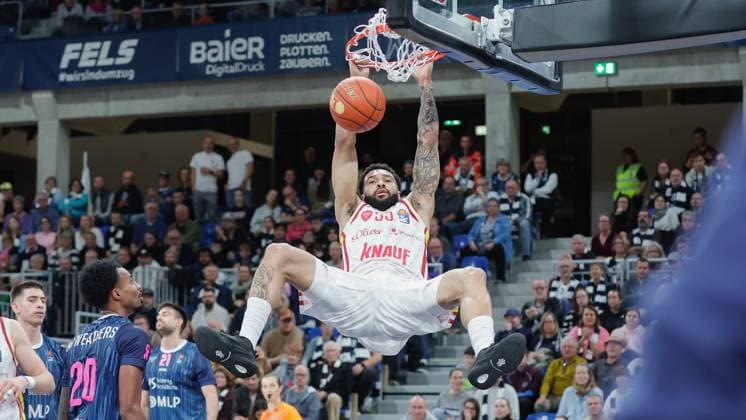 In the picture David Muenkat Wuerzburg Baskets, 55 with the dunk 25 10 2025, Basketball, MLP Academics Heidelberg Fitness First Wuerzburg Baskets, easyCredit BBL, 5 Matchday, Germany, Heidelberg, SNP Dome, Copyright: HMBxMedia xJulienxBecker