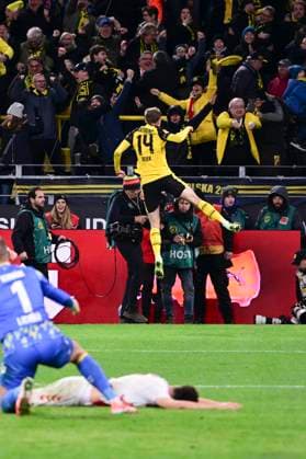 Goal celebration for 1 0 by Maximilian Beier 14 Borussia Dortmund , Borussia Dortmund vs 1 FC Koeln, Fußball, 1 Bundesliga, 08 Spieltag, 25 10 2025 DFB regulations prohibit any use of photographs as image sequences and or quasi video Dortmund Nordrhein Westfalen Germany Copyright: xkolbert-press MarcxNiemeyerx