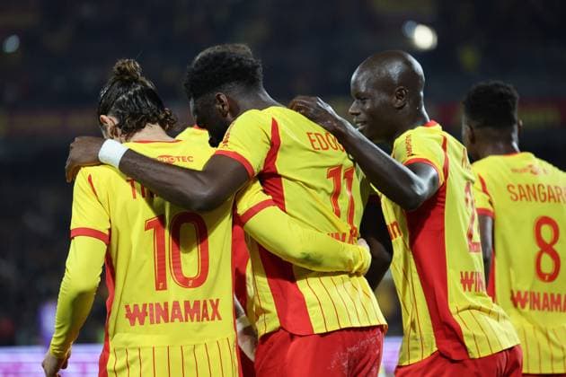 FOOTBALL : RC Lens vs Marseille - Ligue 1 J9 - 25 10 2025 Joie des joueurs de Lens apres le but de Odsonne EDOUARD (RC Lens) lors du match RC Lens vs Marseille, Ligue 1 J9, stade Bollaert-Delelis, le 25 octobre 2025 - photo Laurent Sanson PsnewZ  Copyright: xLaurentxSANSONx xPsnewZx