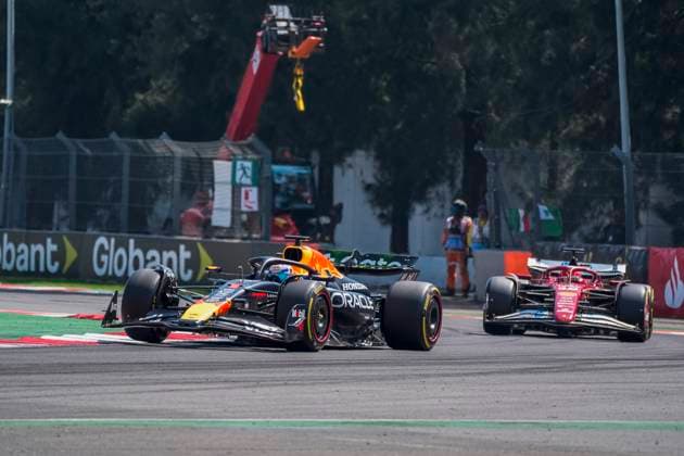 Formula?1 Gran?Premio?de?la?Ciudad?de? México?2025 Remy Midez OVERTAKE MAXPPP - Mexico?City 26 10 2025 01 VERSTAPPEN Max (nld), Oracle Red Bull Racing, action, 16 LECLERC Charles (mon), Scuderia Ferrari HP, action at the Formula?1 Gran?Premio?de?la?Ciudad?de?México?2025, the 20th round of the 2025 FIA Formula?1 World Championship, WM, Weltmeisterschaft at the Autódromo?Hermanos?Rodríguez in Mexico?City, Mexico, from 23 to 26 October 2025 Mexico?City Autódromo Hermanos Rodríguez Mexico  Copyright: xOVERTAKE MAXPPPxRemyxMidezx OVT202510253283 OVT202510253283
