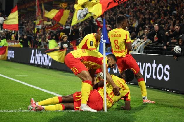 FOOTBALL : RC Lens vs Marseille - Ligue 1 J9 - 25 10 2025 Joie des joueurs de Lens apres le but de Odsonne EDOUARD (RC Lens) lors du match RC Lens vs Marseille, Ligue 1 J9, stade Bollaert-Delelis, le 25 octobre 2025 - photo Laurent Sanson PsnewZ  Copyright: xLaurentxSANSONx xPsnewZx