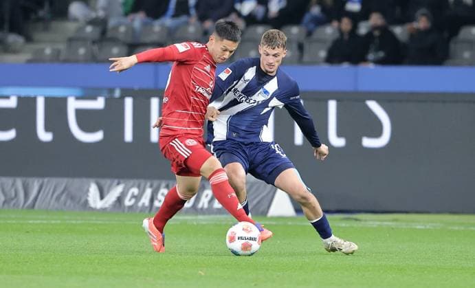 Shinta Appelkamp on the ball, Michael Cuisance duel Match scene Action Sport Soccer Football DFL 2 Bundesliga Men 10 Matchday Season 2025 2026 25 10 2025 Hertha BSC Berlin vs Fortuna Düsseldorf DFL regulations prohibit any use of photographs as image sequences and or quasi video