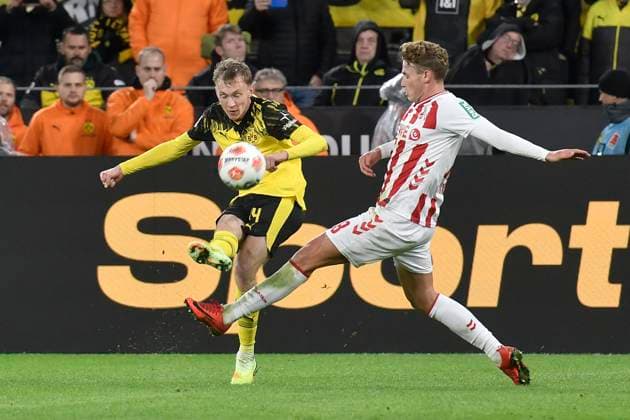 from left in the picture Maximilian Beier Dortmund 14 Sebastian Sebulonsen Koeln 28 25 10 2025 Football Borussia Dortmund vs 1 FC Koeln , Signal Iduna Park, Dortmund, DFB DFL REGULATIONS PROHIBIT ANY USE OF PHOTOGRAPHS AS IMAGE SEQUENCES AND OR QUASI VIDEO Copyright: xpepphotox xSaschaxWeizx pep00321, pep_20251025_hm_178203