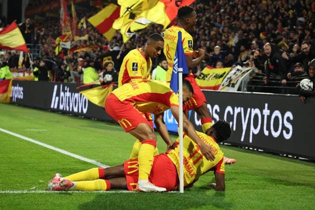 FOOTBALL : RC Lens vs Marseille - Ligue 1 J9 - 25 10 2025 Joie des joueurs de Lens apres le but de Odsonne EDOUARD (RC Lens) lors du match RC Lens vs Marseille, Ligue 1 J9, stade Bollaert-Delelis, le 25 octobre 2025 - photo Laurent Sanson PsnewZ  Copyright: xLaurentxSANSONx xPsnewZx