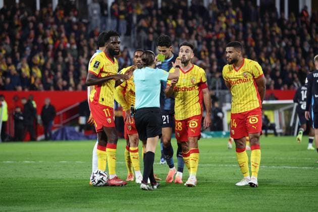 FOOTBALL : RC Lens vs Marseille - Ligue 1 J9 - 25 10 2025 Arbitre StÃ phanie Frappart lors du match RC Lens vs Marseille, Ligue 1 J9, stade Bollaert-Delelis, le 25 octobre 2025 - photo Laurent Sanson PsnewZ  Copyright: xLaurentxSANSONx xPsnewZx