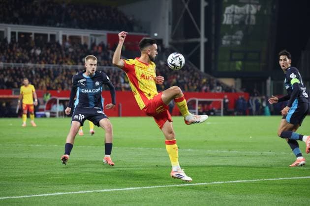 FOOTBALL : RC Lens vs Marseille - Ligue 1 J9 - 25 10 2025 Adrien THOMASSON (RC Lens) lors du match RC Lens vs Marseille, Ligue 1 J9, stade Bollaert-Delelis, le 25 octobre 2025 - photo Laurent Sanson PsnewZ  Copyright: xLaurentxSANSONx xPsnewZx