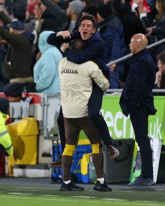 London, England, October 25 2025: Head coach of Brentford Keith Andrews celebrates opening goal during the Premier League game between Brentford and Liverpool at Gtech Community Stadium in London, England. (Photo by Jay Patel Sports Press Photo SPP) Copyright: xJayxPatel SportsxPressxPhoto SPPx Sportspressphoto_SPR51224