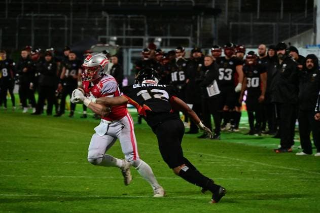 25 10 2025 xkhx Krefeld Grotenburg Stadion American Football European Championship 2025 Germany Austria Yannick Mair 14, AUT against Omorodion Victor 12, GER