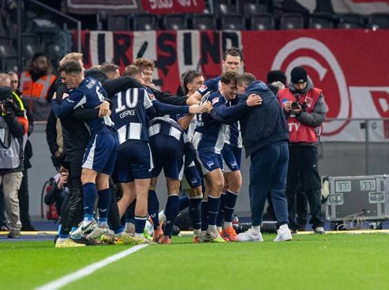 Soccer, Men, Season 2025 2026, 2 Bundesliga 10 Matchday , Hertha BSC Fortuna Düsseldorf, f l Luca Schuler Hertha BSC , Diego Demme Hertha BSC , Michael Cuisance Hertha BSC , Sebastian Grönning Hertha BSC , Maurice Krattenmacher Hertha BSC , Coach Stefan Leitl Hertha BSC , Celebration after goal to 1 0, 25 10 2025, Copyright: xSebastianxRäppold MatthiasxKochx
