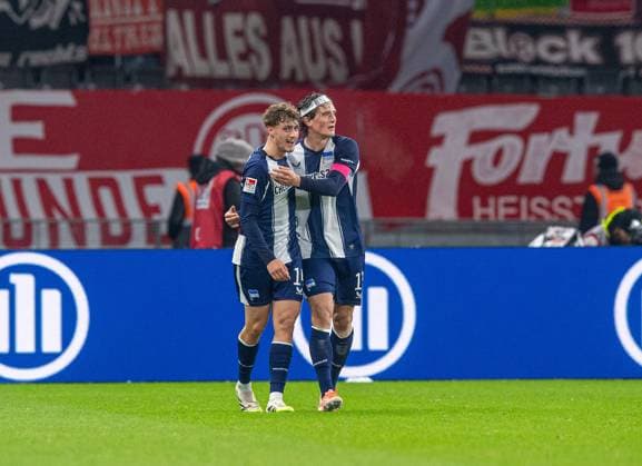 Soccer, Men, Season 2025 2026, 2 Bundesliga 10 Matchday , Hertha BSC Fortuna Düsseldorf, f l Maurice Krattenmacher Hertha BSC , Fabian Reese Hertha BSC , Cheering after goal to 1 0, 25 10 2025, Copyright: xSebastianxRäppold MatthiasxKochx