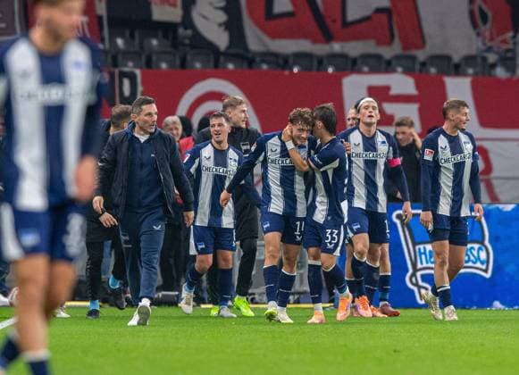 Soccer, Men, Season 2025 2026, 2 Bundesliga 10 Matchday , Hertha BSC Fortuna Düsseldorf, f l Coach Stefan Leitl Hertha BSC , Diego Demme Hertha BSC , Maurice Krattenmacher Hertha BSC , Michal Karbownik Hertha BSC , Fabian Reese Hertha BSC , Michael Cuisance Hertha BSC , Celebration after goal to 1 0, 25 10 2025, Copyright: xSebastianxRäppold MatthiasxKochx