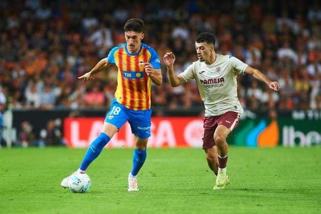 Jose Luis Garcia Pepelu (Valencia CF) and George Mikautadze (Villarreal CF) during the LaLiga EA Sports match between Valencia CF and Villarreal CF at Estadio de Mestalla on October 25, 2025 in Valencia, Spain. (Photo by Maria Jose Segovia DeFodi Images) Jose Luis Garcia Pepelu Valencia CF and George Mikautadze Villarreal CF during the LaLiga EA Sports match between Valencia CF and Villarreal CF at Estadio de Mestalla on October 25, 2025 in Valencia, Spain Photo by Maria Jose Segovia DeFodi Images
