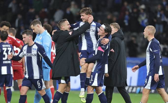 Paul Seguin, Maurice Krattenmacher, Fabian Reese cheering after the end of the match Joy Emotion Cheering Final cheer Sport Football Soccer DFL 2 Bundesliga Men 10 Matchday Season 2025 2026 25 10 2025 Hertha BSC Berlin vs Fortuna Düsseldorf DFL regulations prohibit any use of photographs as image sequences and or quasi video