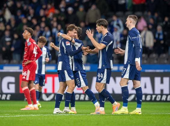 Soccer, Men, Season 2025 2026, 2 Bundesliga 10 Matchday , Hertha BSC Fortuna Düsseldorf, f l Maurice Krattenmacher Hertha BSC , Michal Karbownik Hertha BSC , Linus Gechter Hertha BSC , Niklas Kolbe Hertha BSC , Cheering after the final whistle, 25 10 2025, Copyright: xSebastianxRäppold MatthiasxKochx