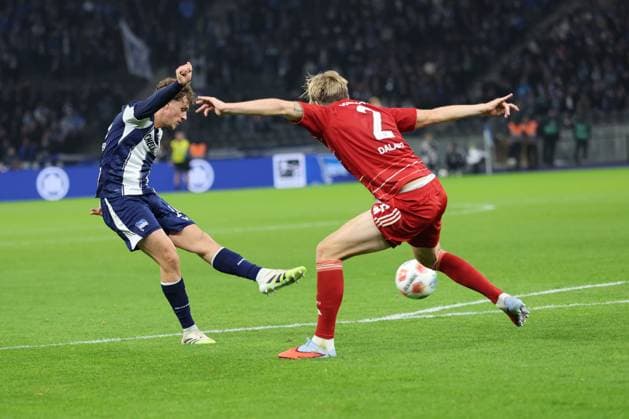 Hertha BSC Fortuna Düsseldorf, 25 10 2025 BERLIN, GERMANY OCTOBER 25 goal, Maurice Krattenmacher Hertha BSC 14 scores the 1 0 into the goal against Jesper Daland Fortuna Düsseldorf, 2 , during the Bundesliga match between Hertha BSC Fortuna Düsseldorf at Olympiastadion on matchday 10 of the 2 Bundesliga on October 25, 2025 in Berlin, Germany DFL REGULATIONS PROHIBIT ANY USE OF PHOTOGRAPHS AS IMAGE SEQUENCES AND OR QUASI VIDEO Copyright: xBEAUTIFULxSPORTS Frankex
