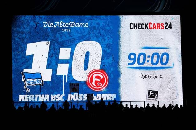 DEU, DFL, 2 FBL, Hertha BSC vs Forrtuna Duesseldorf, 25 10 2025, Berliner Olympiastadion, Berlin, DEU, DFL, 2 FBL, Hertha BSC vs Forrtuna Duesseldorf, in the picture scoreboard with the final result, 1 0 DFL regulations prohibit any use of Photographs as image sequences and or quasi video nordphotoxGmbHx xEngler nph00076