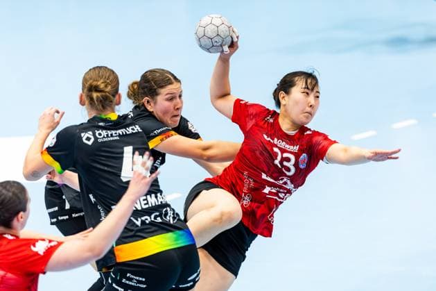 25 10 2025, GER, Handball, Women, Season 2025 2026, Alsco 1 Bl, 6 Matchday, Thueringer HC VfL Oldenburg Natsuki Aizawa Thueringer HC,23 99947 Bad Langensalza Salza Halle Sporthalle Mehrz Thüringen Germany