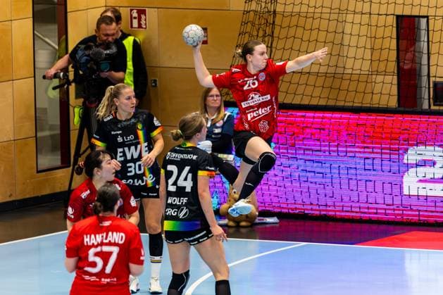 25 10 2025, GER, Handball, Women, Season 2025 2026, Alsco 1 Bl, 6 Matchday, Thueringer HC VfL Oldenburg Anna Szabo Thueringer HC,26 99947 Bad Langensalza Salza Halle Sporthalle Mehrz Thüringen Germany