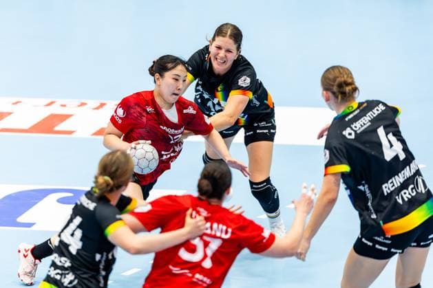 25 10 2025, GER, Handball, Women, Season 2025 2026, Alsco 1 Bl, 6 Matchday, Thueringer HC VfL Oldenburg Paulina Golla VfL Oldenburg Natsuki Aizawa Thueringer HC,23 99947 Bad Langensalza Salza Halle Sporthalle Mehrz Thüringen Germany