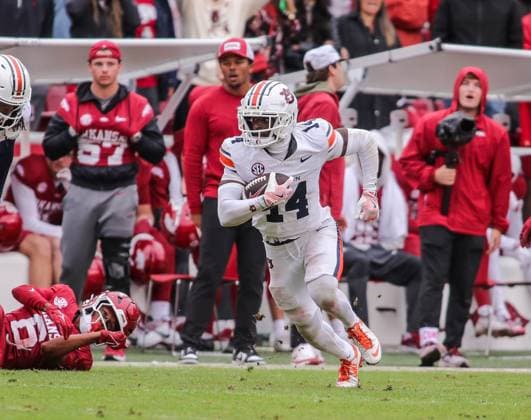 October 25, 2025, Fayetteville, Arkansas, USA: Auburn Tiger corner back RAYSHAWN PLEASANT (14) returns an interception during Auburn s win over Arkansas at Donald W. Reynolds Razorback Stadium. Fayetteville USA - ZUMAs199 20251025_znp_s199_054 Copyright: xBrentxSoulex