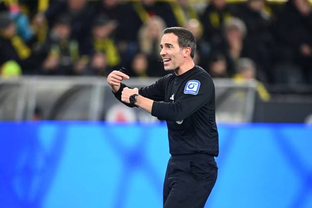 Referee Benjamin BRAND gestures, gesticulates, Football 1 Bundesliga, 8 Matchday, matchday8, Borussia Dortmund DO 1 FC Koeln K 1 0 on 25 10 2025 in Dortmund Germany UEFA regulations prohibit any use of photographs as image sequences and or quasi video Â