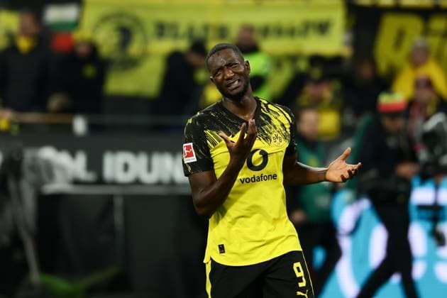 Dortmund, Signal Iduna Park, 25 10 25, GER, Men, 1 Bundesliga, Season 2025 2026, Borussia Dortmund 1 FC Koeln, Serhou Guirassy Borussia Dortmund gesticulates, DFB DFL REGULATIONS PROHIBIT ANY USE OF PHOTOGRAPHS AS IMAGE SEQUENCES AND OR QUASI VIDEO Copyright: JoachimxBywaletz xJB-Sportfoto