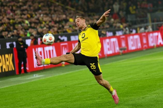 Dortmund, Signal Iduna Park, 25 10 25, GER, Men, 1 Bundesliga, Season 2025 2026, Borussia Dortmund 1 FC Koeln, Julian Ryerson Borussia Dortmund in action, on the ball, DFB DFL REGULATIONS PROHIBIT ANY USE OF PHOTOGRAPHS AS IMAGE SEQUENCES AND OR QUASI VIDEO Copyright: JoachimxBywaletz xJB-Sportfoto