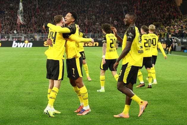Dortmund, Signal Iduna Park, 25 10 25, GER, Men, 1 Bundesliga, Season 2025 2026, Borussia Dortmund 1 FC Koeln, Maximilian Beier Borussia Dortmund celebrates after his goal for 1 0 with Jobe Bellingham Borussia Dortmund and Serhou Guirassy Borussia Dortmund DFB DFL REGULATIONS PROHIBIT ANY USE OF PHOTOGRAPHS AS IMAGE SEQUENCES AND OR QUASI VIDEO Copyright: JoachimxBywaletz xJB-Sportfoto