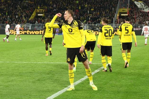 Dortmund, Signal Iduna Park, 25 10 25, GER, Men, 1 Bundesliga, Season 2025 2026, Borussia Dortmund 1 FC Koeln, Maximilian Beier Borussia Dortmund cheers after his goal for 1 0 DFB DFL REGULATIONS PROHIBIT ANY USE OF PHOTOGRAPHS AS IMAGE SEQUENCES AND OR QUASI VIDEO Copyright: JoachimxBywaletz xJB-Sportfoto