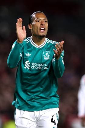 Brentford gegen Liverpool 25. Oktober 2025 Brentford Premier League Fußball Brentford FC gegen Liverpool FC Virgil van Dijk von Liverpool Foto von Mark Leech Brentford Großraum London UK  Copyright: xMarkxLeechxOffside