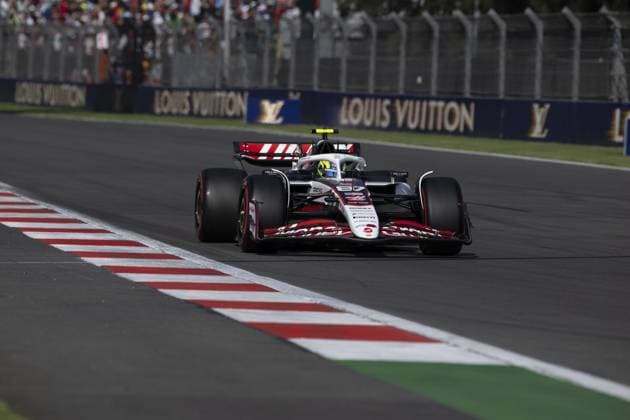 Oliver Bearman driving Haas VF-25 during qualifying ahead of the F1 Grand Prix of Mexico at Autodromo Hermanos Rodriguez on October 25, 2025 in Mexico City, Mexico. Copyright: xRichardxCallis SPPx Sportspressphoto_SPR51540