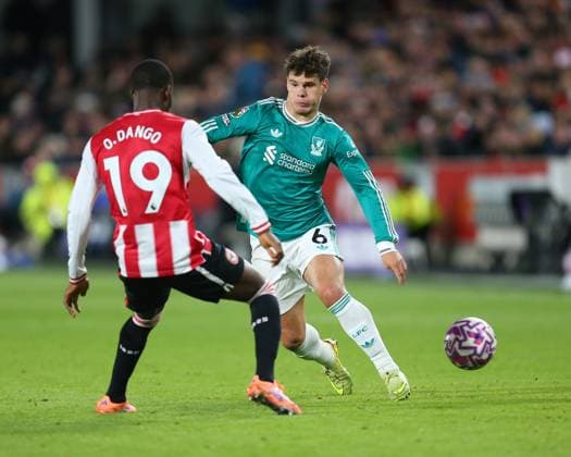 London, England, October 25 2025: Milos Kerkez (6 Liverpool) plays the ball past Dango Ouattara (19 Brentford) during the Premier League game between Brentford and Liverpool at Gtech Community Stadium in London, England. (Photo by Jay Patel Sports Press Photo SPP) Copyright: xJayxPatel SportsxPressxPhoto SPPx Sportspressphoto_SPR51571