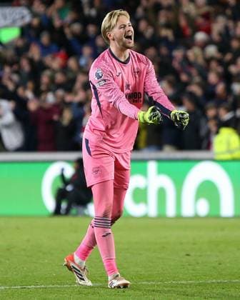 London, England, October 25 2025: Goalkeeper Caoimhin Kelleher (1 Brentford) celebrates after Igor Thiago (9 Brentford) converts penalty to make it 3-1 during the Premier League game between Brentford and Liverpool at Gtech Community Stadium in London, England. (Photo by Jay Patel Sports Press Photo SPP) Copyright: xJayxPatel SportsxPressxPhoto SPPx Sportspressphoto_SPR51584
