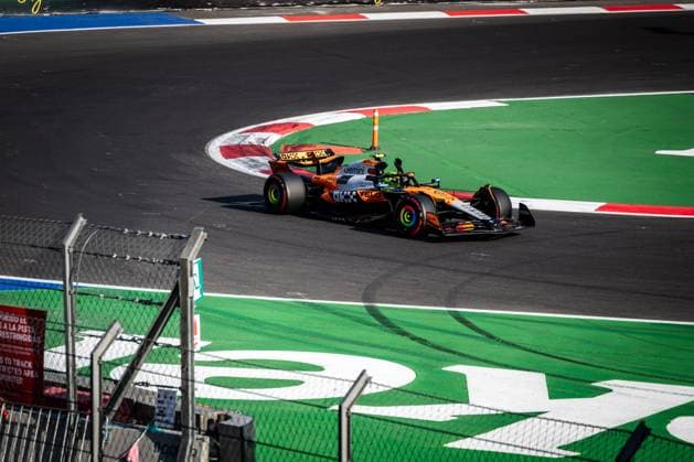 2025 Formula One Mexican Grand Prix Autodromo Hermanos Rodriguez, Mexico City, Mexico. 25.October.2025; Lando Norris of Great Britain and McLaren F1 Team during qualifying Formula One Mexican Grand Prix (Photo by Jay Hirano) Mexico City Autodromo Hermanos Rodriguez Mexico Copyright: xJayxHiranox