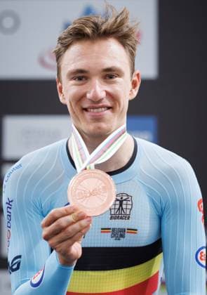 Belgian Lindsay De Vylder and shows his bronze medal on the podium ceremony of the men s Omnium event at the 2025 UCI Track World Championships cycling, in Santiago, Chile, Saturday 25 October 2025. The Track World Championships take place from 22 to 26 October at the Velodromo de Penalolen in Santiago, Chile. BENOITxDOPPAGNE  x137971970x